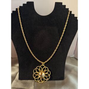 Vintage 1970s Gold Tone Flower Pendant Necklace Retro Mod Statement 26"